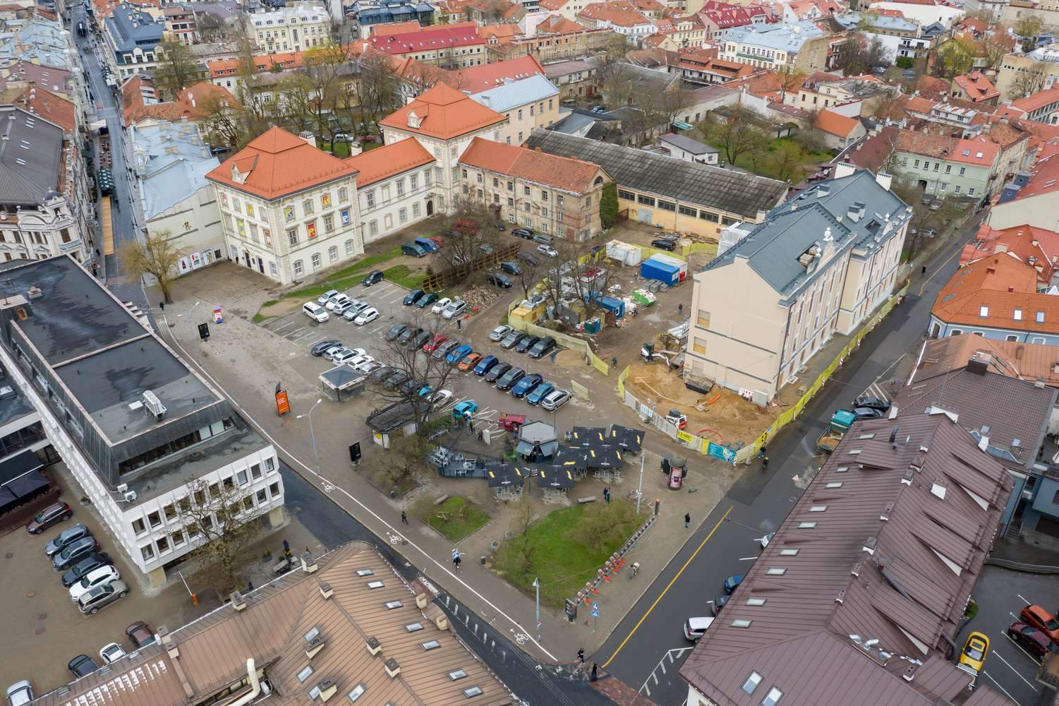 دعوة مفتوحة: مسابقة معمارية دولية لإعادة بناء مجمع مباني قصر جونوشاس رادفيلا في متحف للفنون في فيلنيوس ، ليتوانيا
