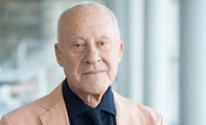 Norman Foster criticises architects' "hypocritical moral stance" on airports