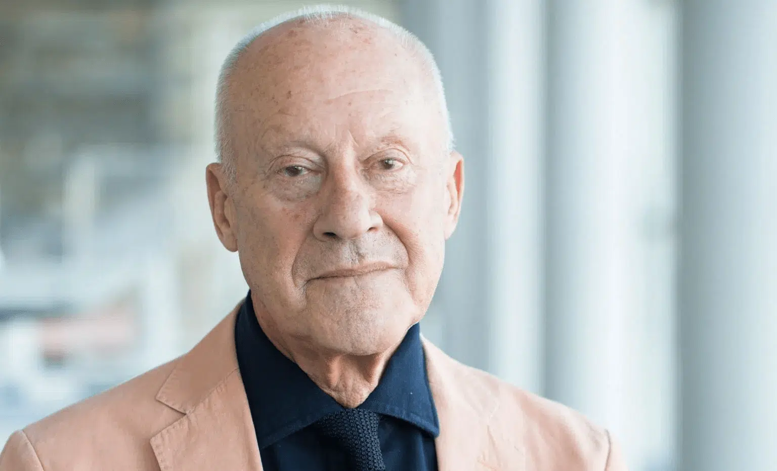 Norman Foster criticises architects' "hypocritical moral stance" on airports