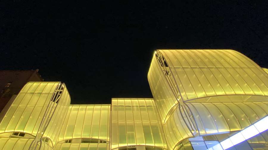 The use of artificial light as an architectural element