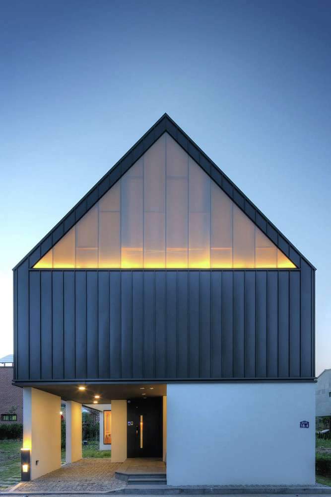 Korean studio MLnp Architects designs a single-roof house