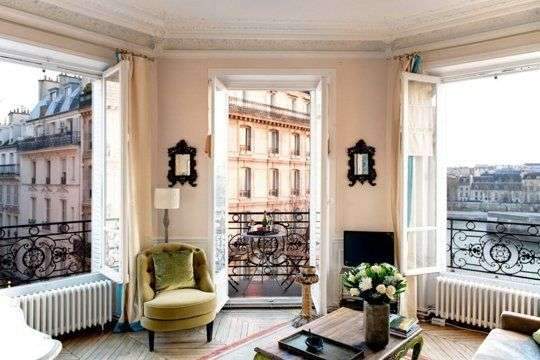 This apartment on the Île Saint-Louis has gorgeous views of the Seine — and…