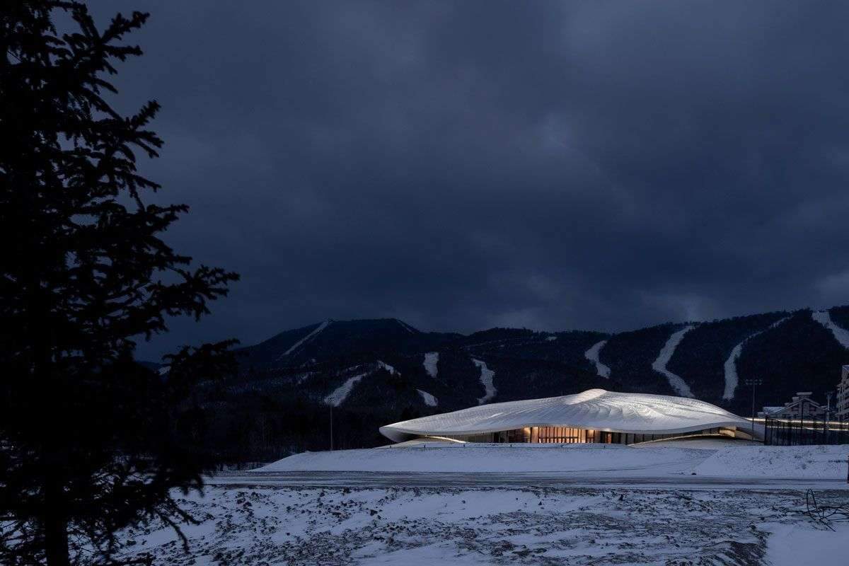 Echoing the Hills: Yabuli Entrepreneurs Congress Center Designed by MAD Architects