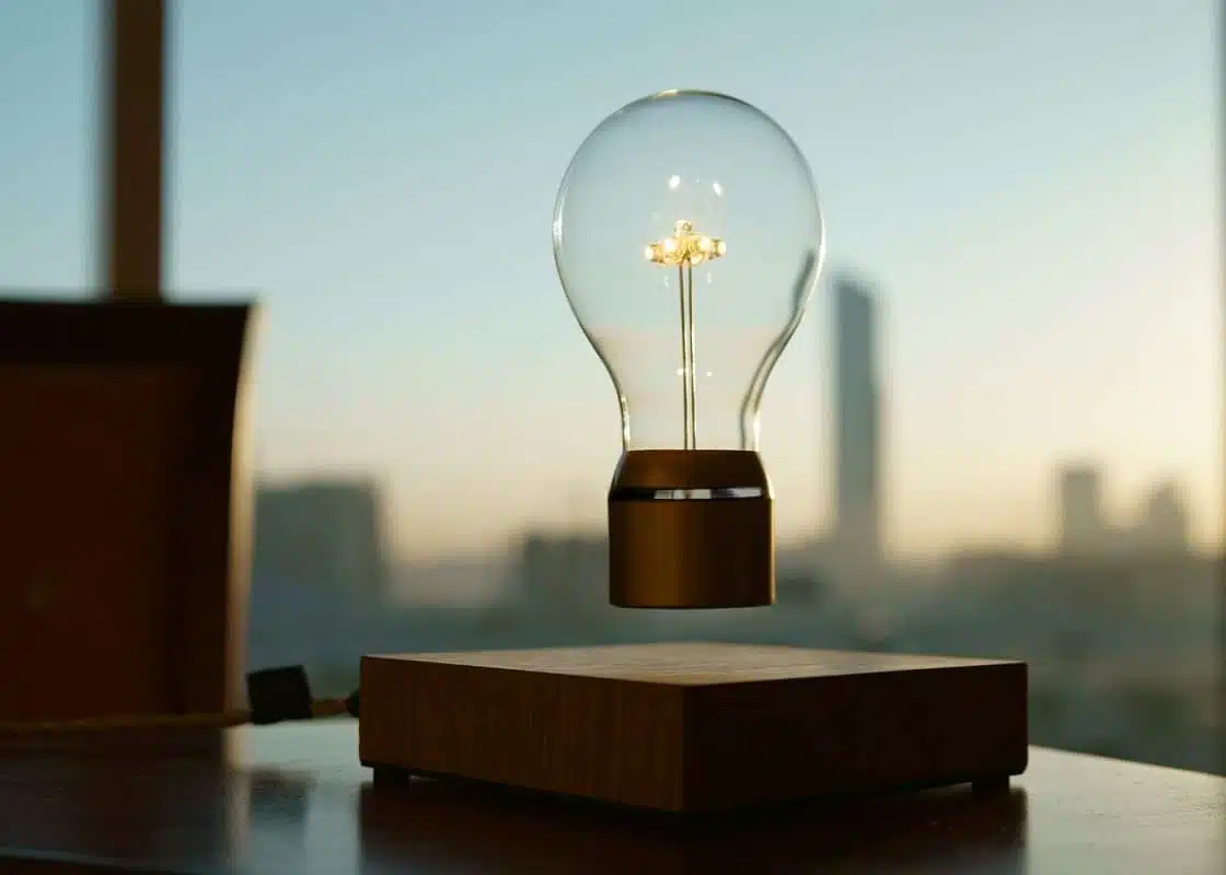 FLYTE | هل يمكنك الجمع بين الابتكار والتصميم الأنيق ولمسة من السحر؟
