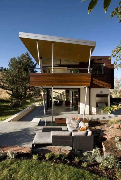 Located between the Rocky Mountain foothills and the Great Plains, the Colorado-based Syncline House…