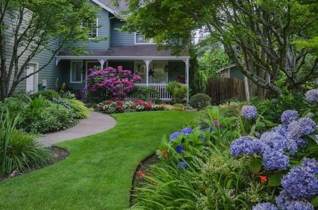 While there are no hard and fast rules to front yard landscaping, there are…