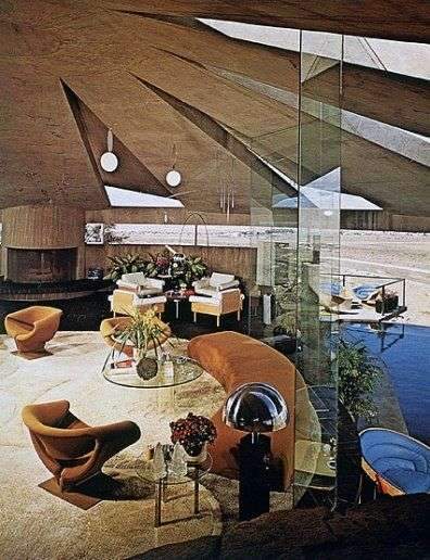 The living room of Arthur Elrod’s Palm Springs, California, residence (also featured in the…
