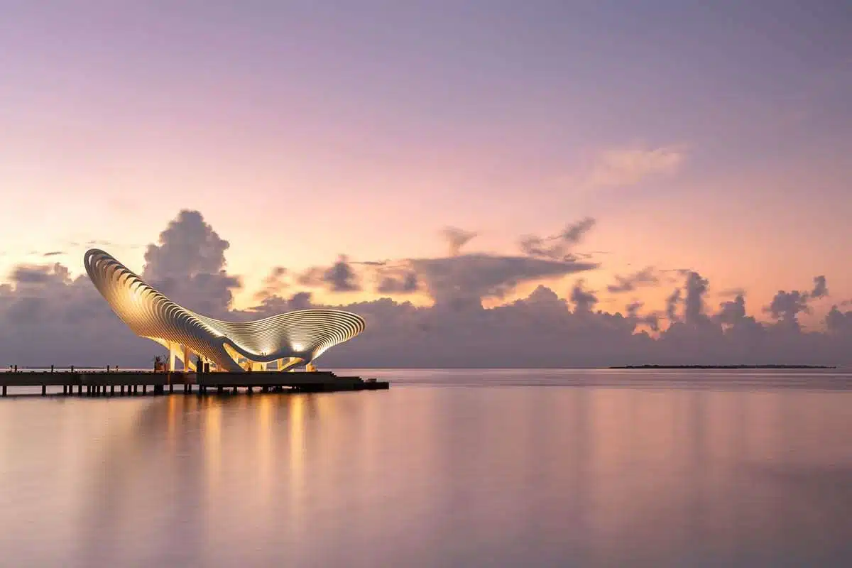 A timeless sculptural design inspired by the glowing white skirt of Simazen in the Maldives