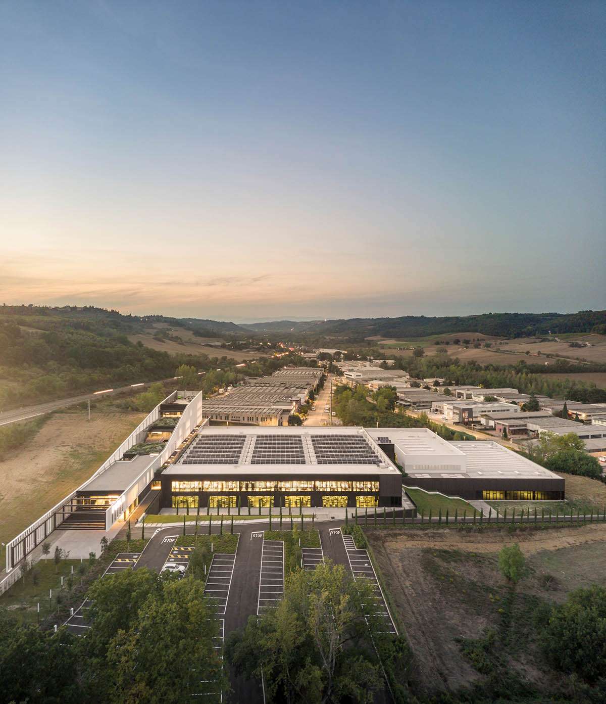 The use of a green stepped roof in the design of Furla's headquarters in the Chianti Hills