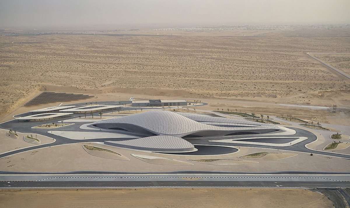 استكمال مقر بيئة في الشارقة بواسطة المهندسون المعماريون زها حديد 