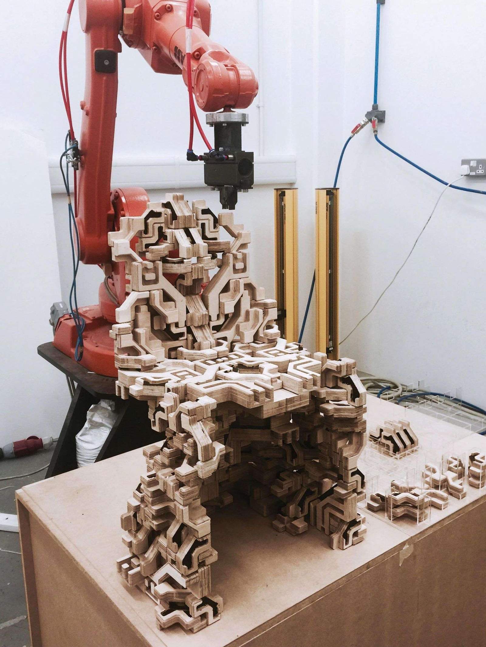 INT: Robotic Building Blocks