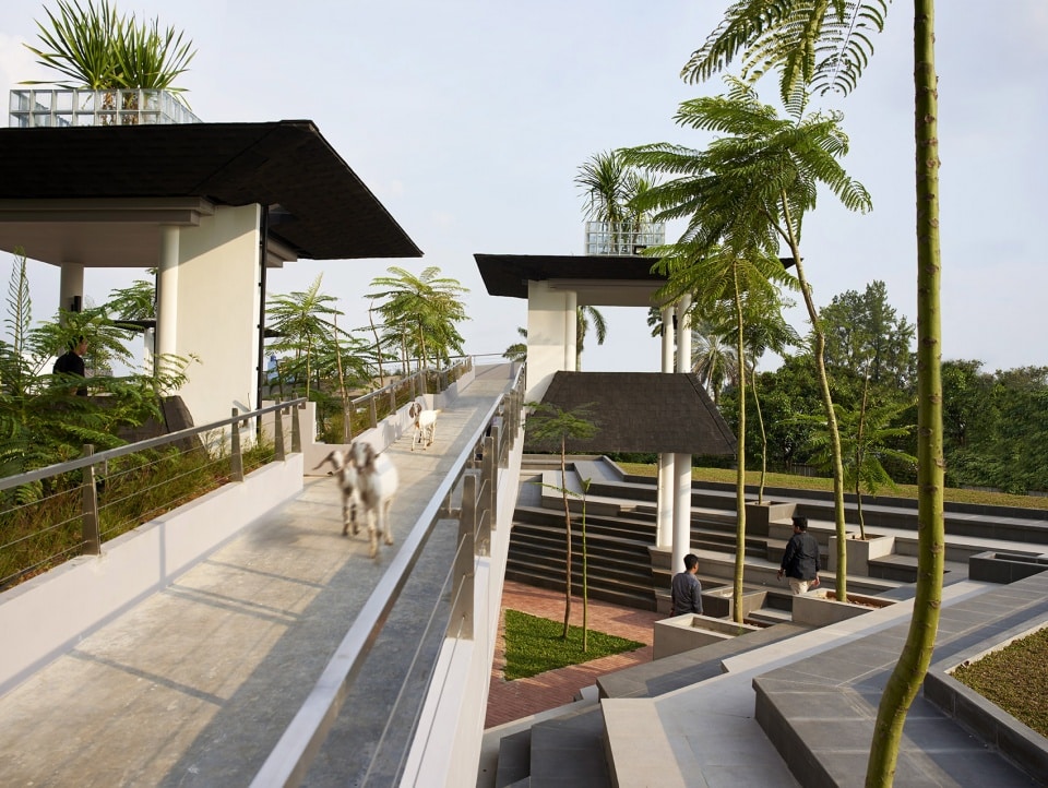 An image showcasing the design of the new plaza at Pamulang University, inspired by the Islamic Star, featuring green spaces and modern buildings.