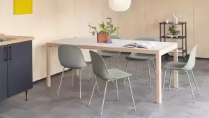 Muuto relaunches Fiber Chair with recycled plastic shell | يعيد Muuto إصدار كرسي الألياف بقشرة بلاستيكية معاد تدويرها