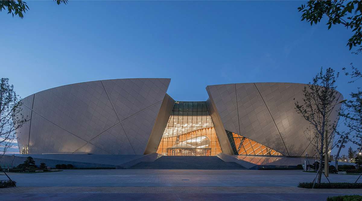 إستكمال مسرح Zhengzhou فى الصين