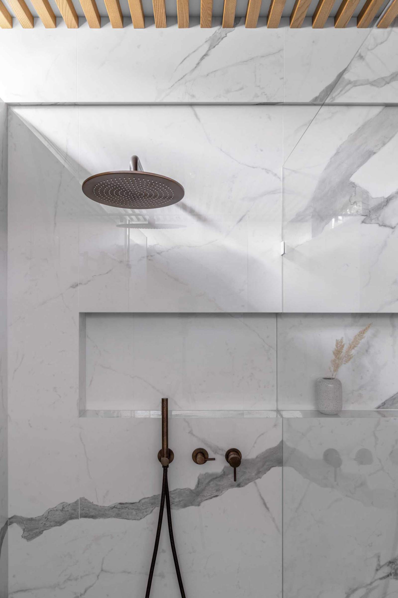 A modern shower with a shelving niche.