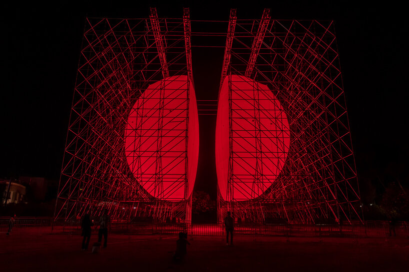 plásmata: refik anadol و SpY و tony oursler + المزيد يعرضون الأعمال الفنية الرقمية العامة في أثينا