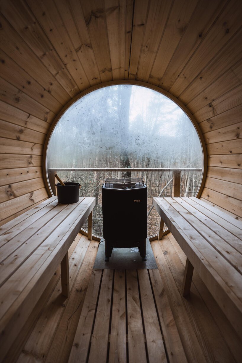 يعد hygge box hop ملاذًا بعيدًا عن بُعد airbnb مصنوع من سبع حاويات شحن