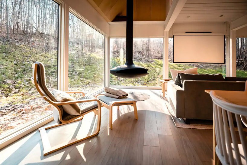 يعد hygge box hop ملاذًا بعيدًا عن بُعد airbnb مصنوع من سبع حاويات شحن