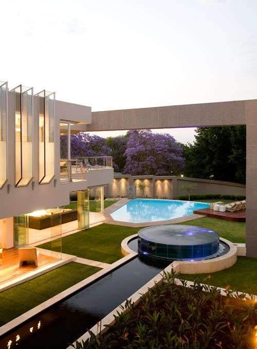 This modern #mansion comes complete with an indoor #pool, an outdoor pool, a gym,…