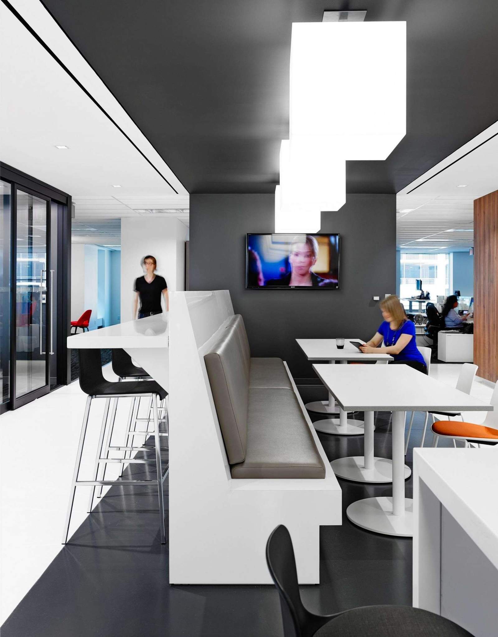 IPG MEDIABRANDS HQ OFFICE IPG Mediabrands needed a space that supported their equitable culture…
