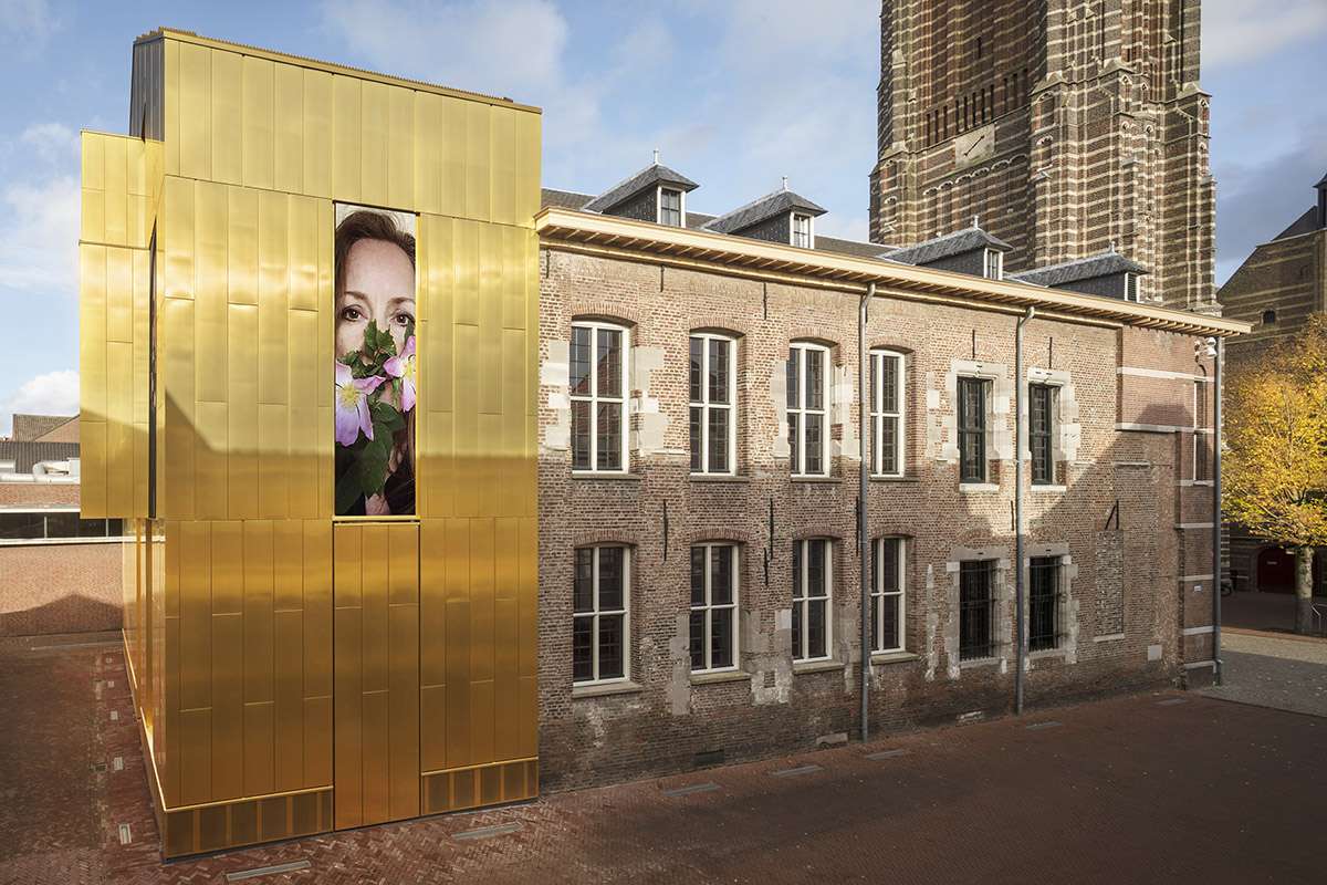 استخدام مظهر خارجي مطلي بالذهب لتجديد متحف بلدي قديم