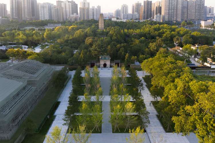 Re-Defining of the Small Wild Goose Pagoda Historical District / AECOM - Exterior Photography, Cityscape, Garden