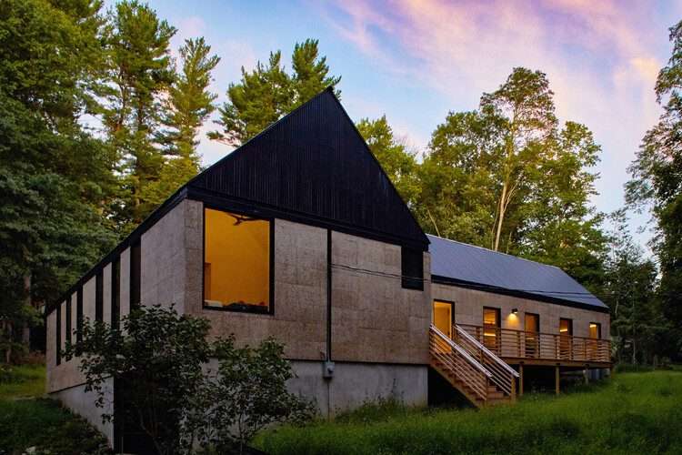 Cork Haven / Multitude Studio - تصوير خارجي ، Windows ، غابة