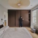 Light House / RISE Design Studio - التصوير الداخلي ، غرفة النوم ، النوافذ ، الخشب ، السرير