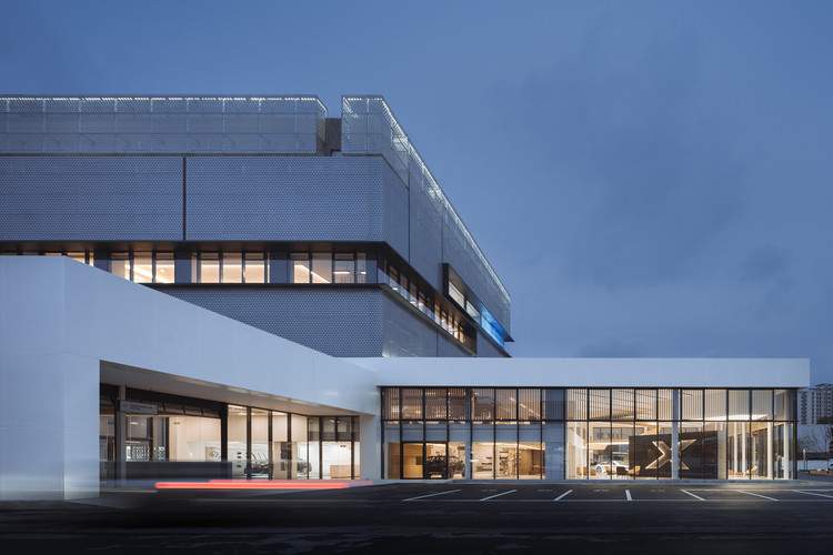 BMW Experience Center / ARCHIHOPE - Exterior Photography, Facade