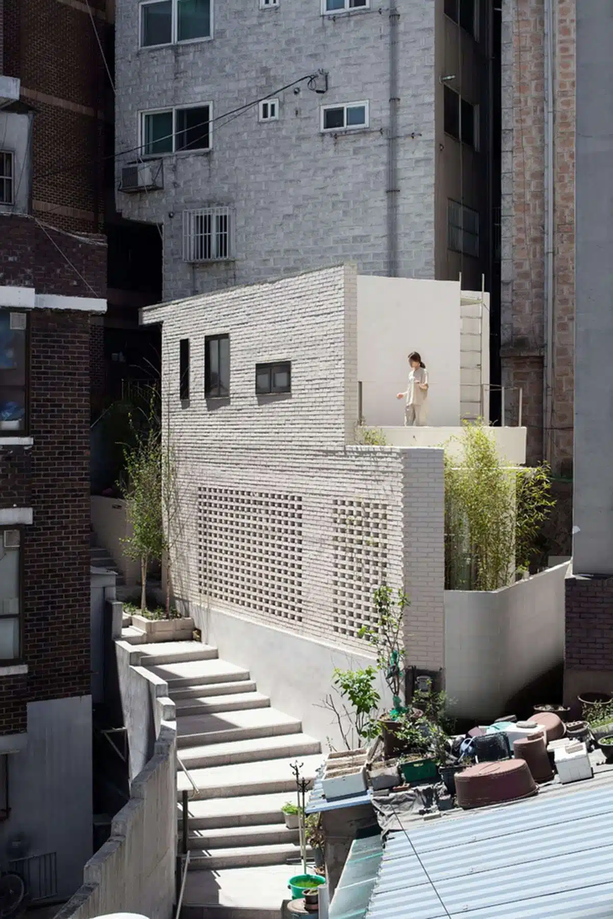 White brick house design in a triangular site
