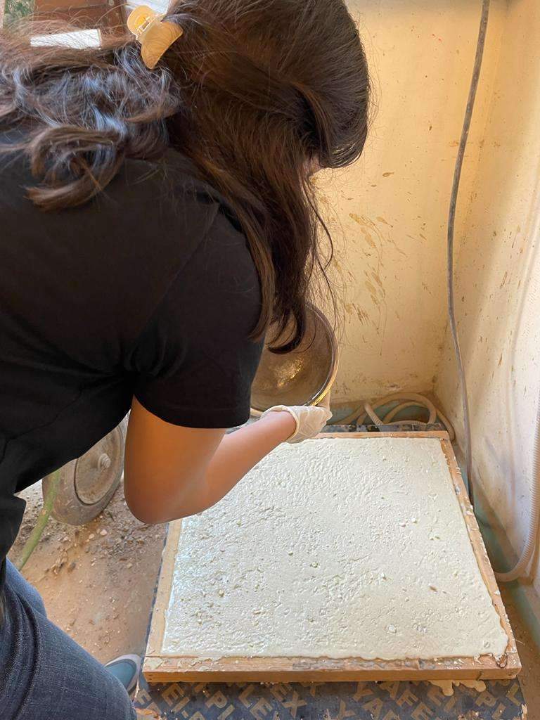 طالبات كلية الهندسة بالجامعة الأمريكية يبتكرن خرسانة ذاتية الإنارة