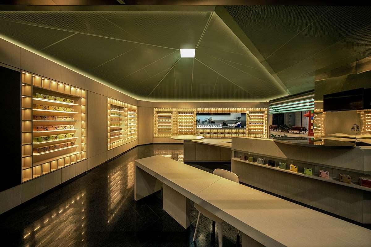 Interior design of Willch's flagship tea shop á like a movie scene in China