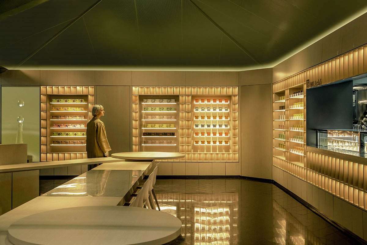 Interior design of Willch's flagship tea shop á like a movie scene in China
