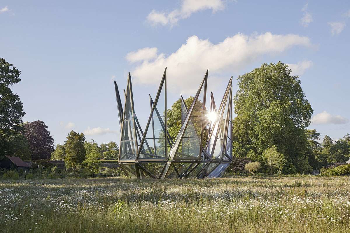 Glasshouse design looks like a kinetic crown