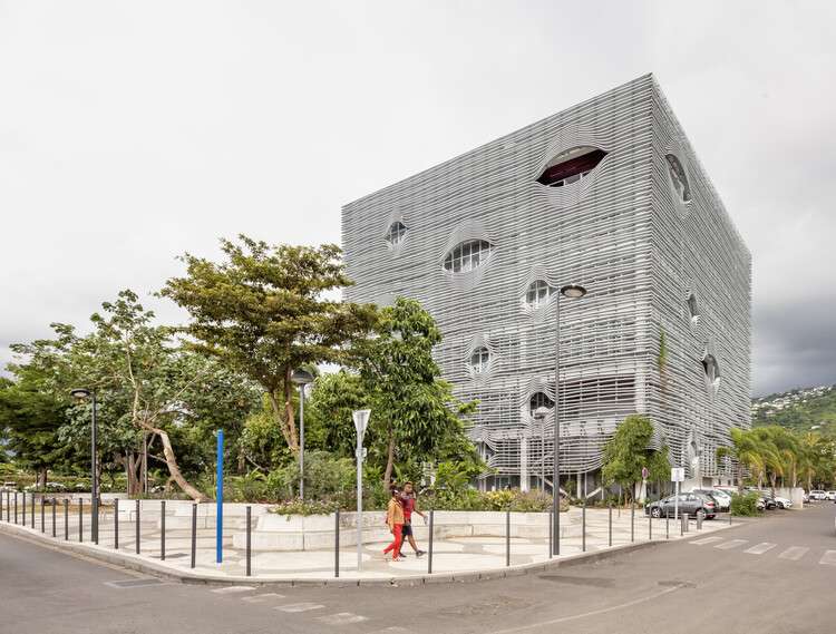 مدرسة الموسيقى والرقص الإقليمية في Saint Paul / Périphériques Marin + Trottin Architectes - التصوير الخارجي ، الواجهة