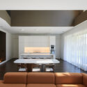 Birdhouse / YCL Studio - تصوير داخلي ، طاولة ، أريكة
