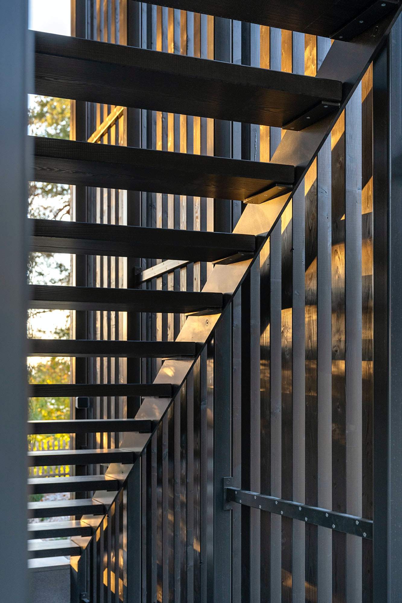© الهندسة المعمارية أحادية الحجم + التصميم