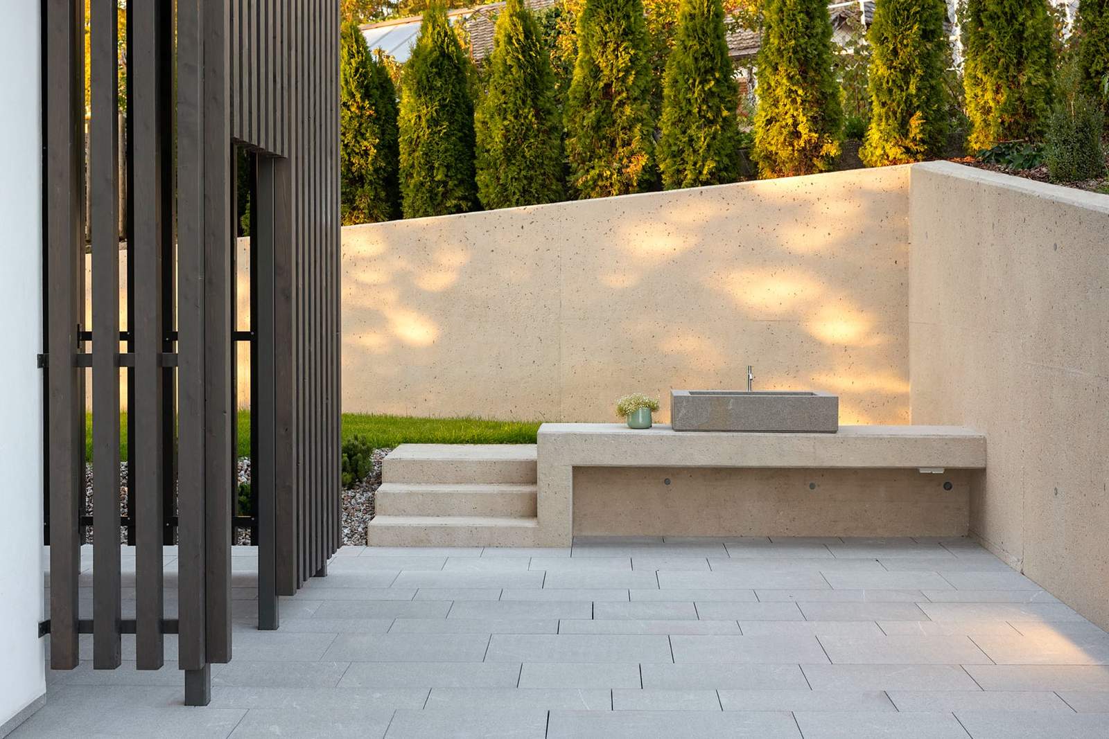 © الهندسة المعمارية أحادية الحجم + التصميم