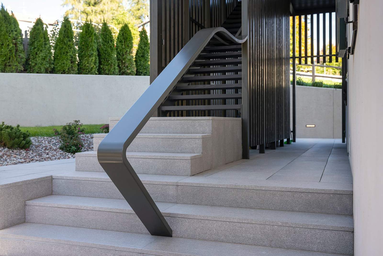 © الهندسة المعمارية أحادية الحجم + التصميم