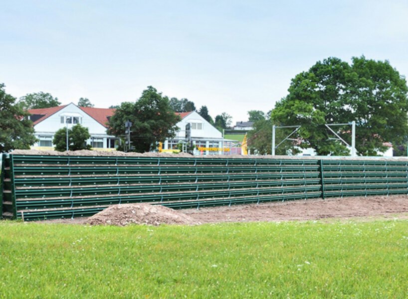 استخدام الزهور والنباتات كحواجز لمنع الضوضاء المرورية والتلوث