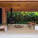 Summer House / Lucas Gonçalves Arquitetura - التصوير الداخلي ، كرسي ، حديقة ، سطح السفينة ، فناء