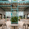 Manifesto Market Andel / CHYBIK + KRISTOF - التصوير الداخلي ، طاولة ، خشب ، كرسي ، عارضة