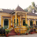 The Veranda: A Disappearing Threshold Space in India  - Image 3 of 6