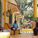 The Veranda: A Disappearing Threshold Space in India  - Image 2 of 6