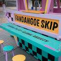 Fandangoe Skip Ice Cream Kiosk / CAUKIN Studio + Fandangoe Kid + SKIP Gallery - مقعد ، كرسي