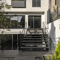 VOID Residential Building / Studio Pousti - التصوير الخارجي ، النوافذ ، السلالم ، الباب ، الواجهة ، الدرابزين