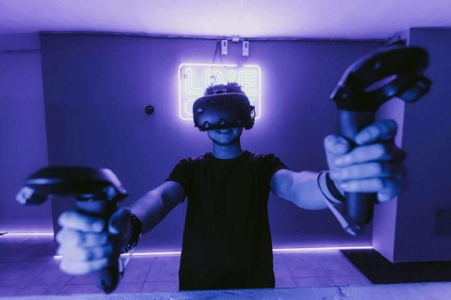 Virtual Reality is changing the game for product designers يعمل الواقع الافتراضي على تغيير اللعبة لمصممي المنتجات