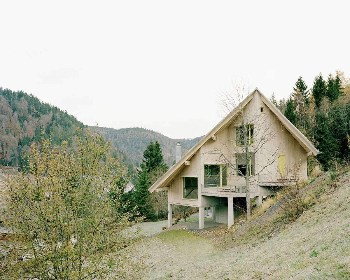 تصميم منزلًا خشبيًا للعطلات على منحدر تل فى إلمانيا