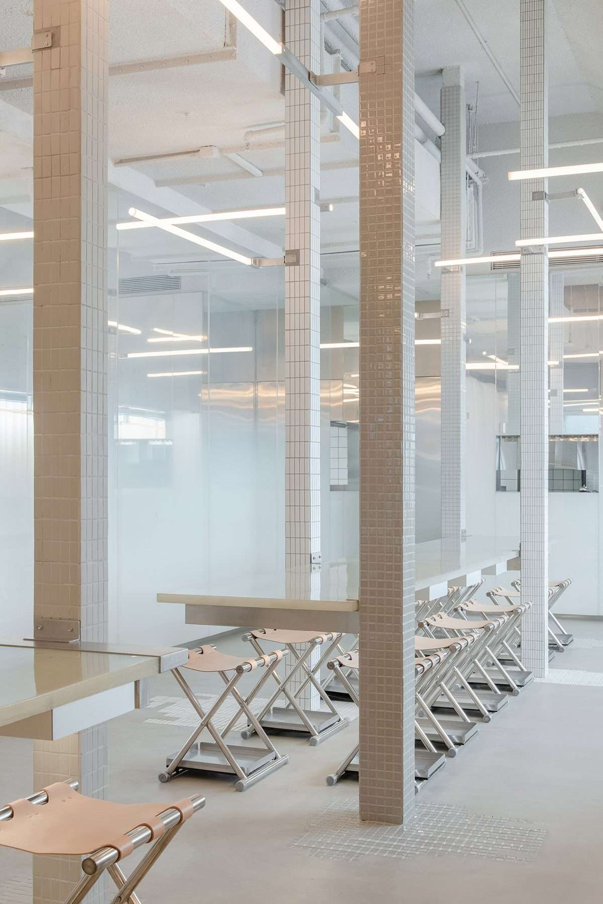 Creating fuzzy interiors of facades evoking bars to stack high heights with tiled columns