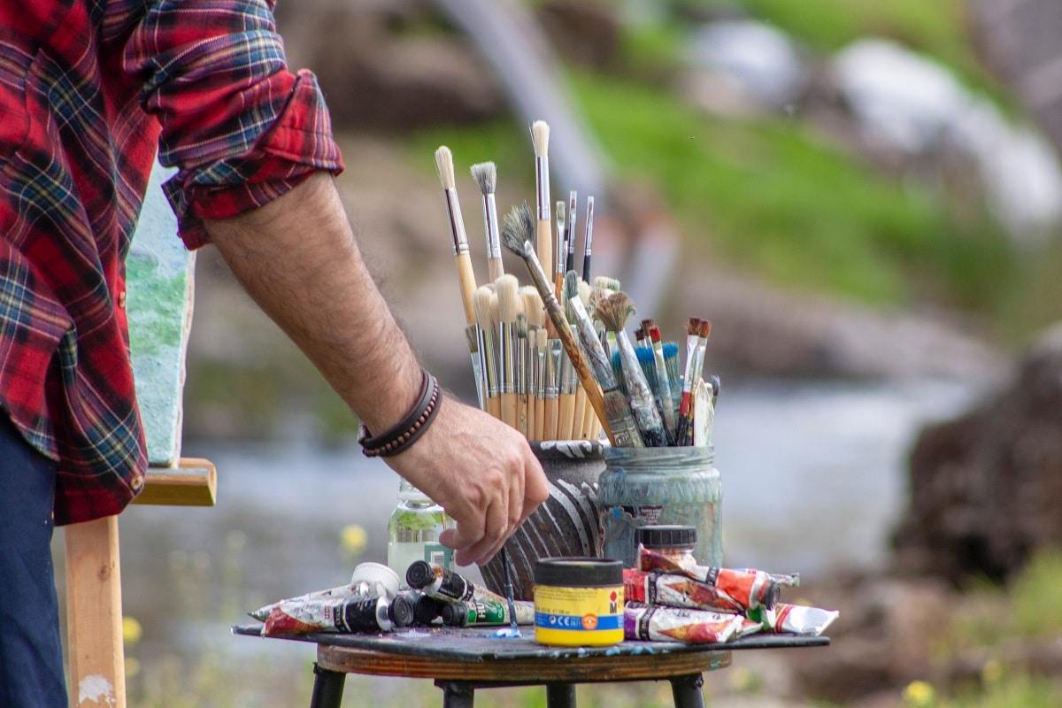 Ways to clean acrylic paint from brushes